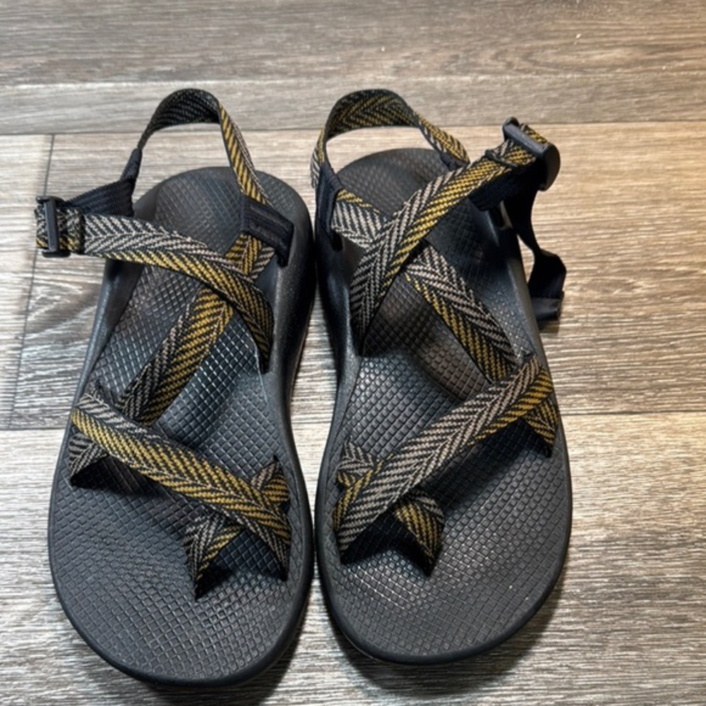 Chaco Black  Strappy Sandals men’s 9 (b182)